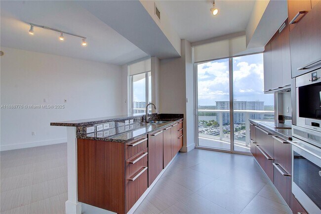 Building Photo - 15901 Collins Ave