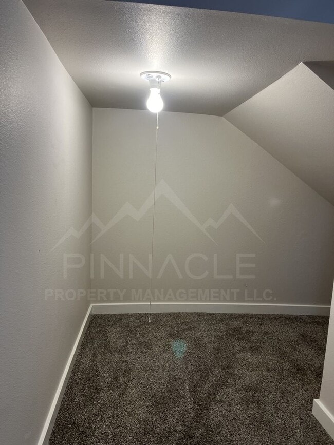 Building Photo - 1-5 1/2 Chicago Ave