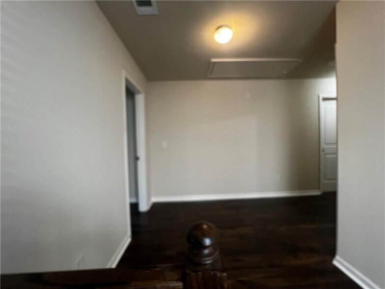Building Photo - 750 Village Field Ct NW
