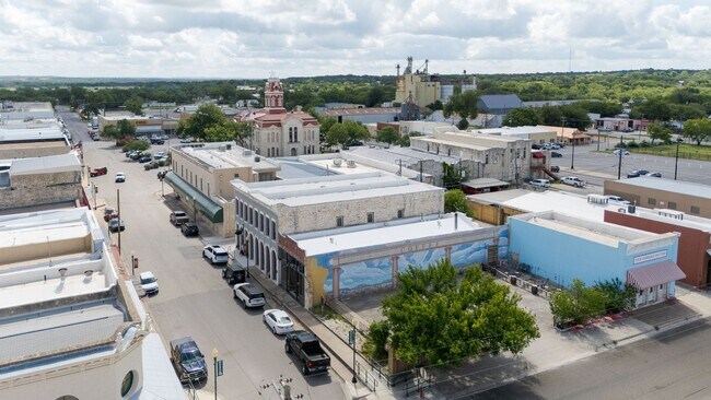 Building Photo - 410 E 3rd St