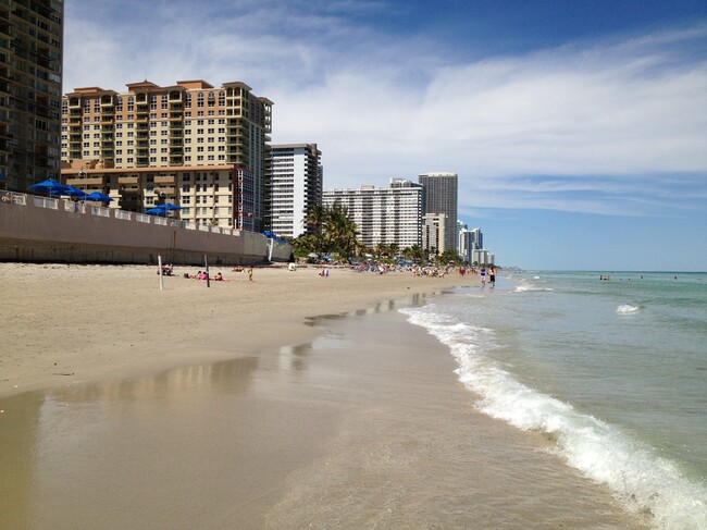 Primary Photo - 3180 S Ocean Dr