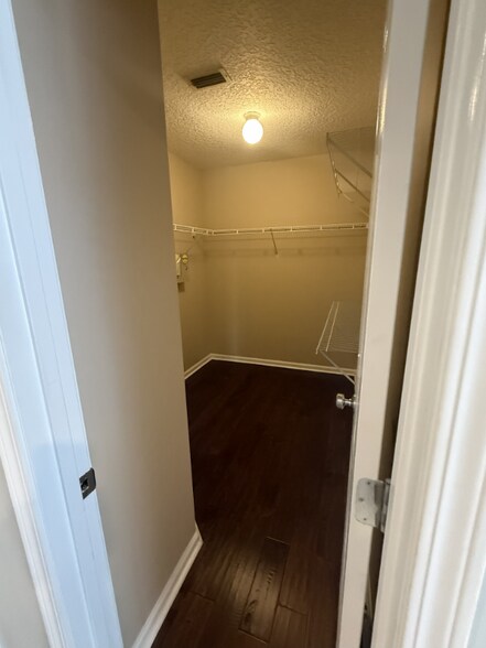 Building Photo - 3867 Chapelgate Rd