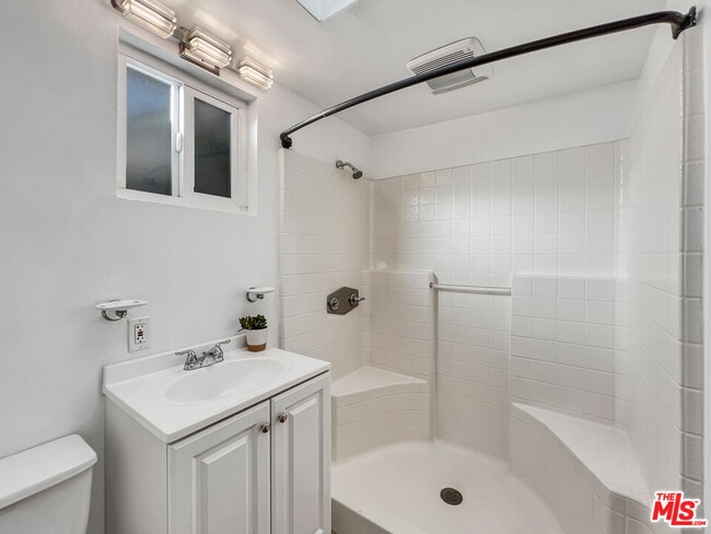 Building Photo - 3962 Tivoli Ave