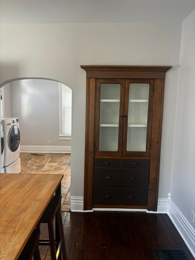 Building Photo - 1007 Lake Ave