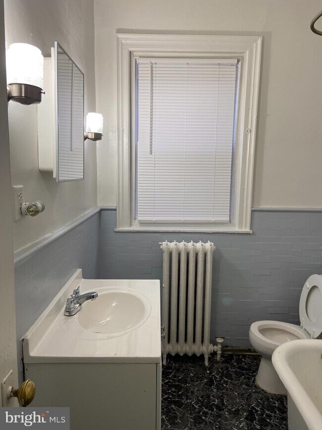 Building Photo - 20 S 61st St