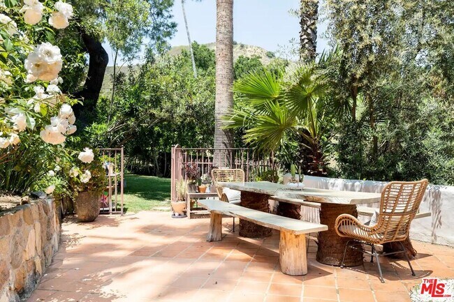 Building Photo - 3539 Canon Dr