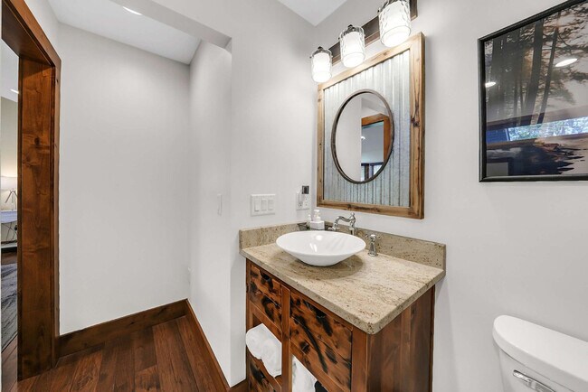 Building Photo - 201 Shady Ozark Ln