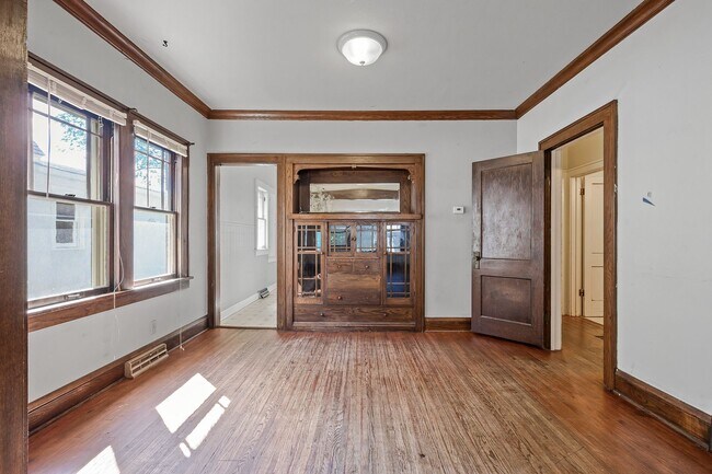 Building Photo - MUST SEE 5BD/2BA House close to U of M! Avail. 9/1/26!