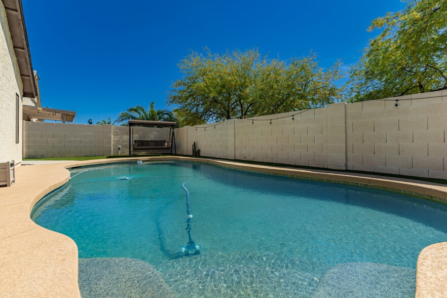 Building Photo - 8735 E Moreland St