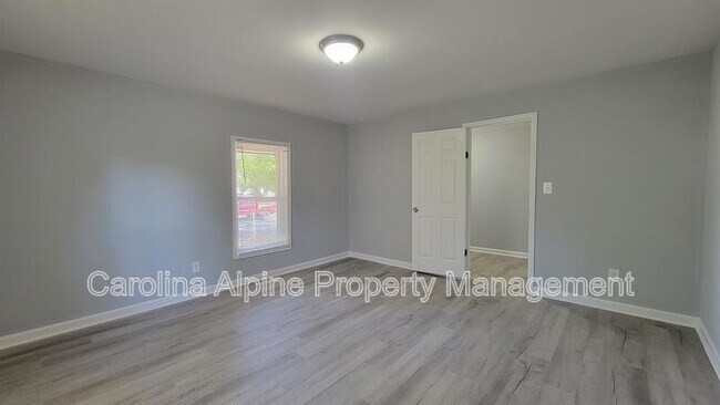 Building Photo - 215 Foy Ave