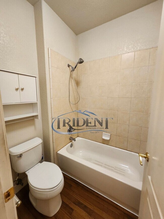 Building Photo - 4 bedroom 2 bath locaded in a cultisac