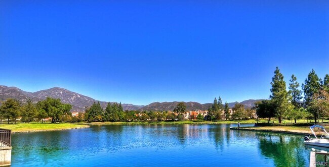 Building Photo - Welcome to this stunning 3-bedroom, 2.5-ba...