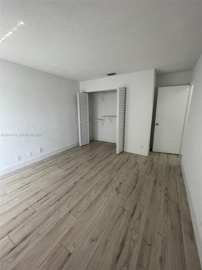 Building Photo - 2580 Coral Springs Dr