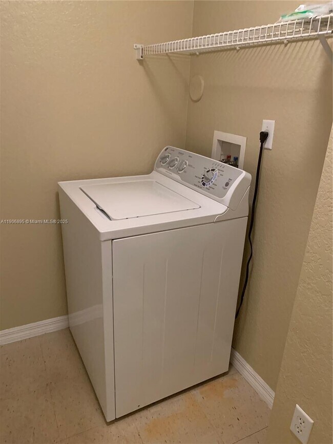 Building Photo - 6572 W Sample Rd