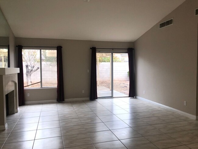 Building Photo - GORGEOUS SINGLE STORY HOME IN NORTH TOWN READY FOR YOU TO RENT !!