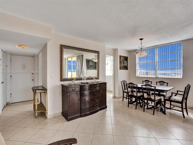 Building Photo - 1833 S Ocean Dr
