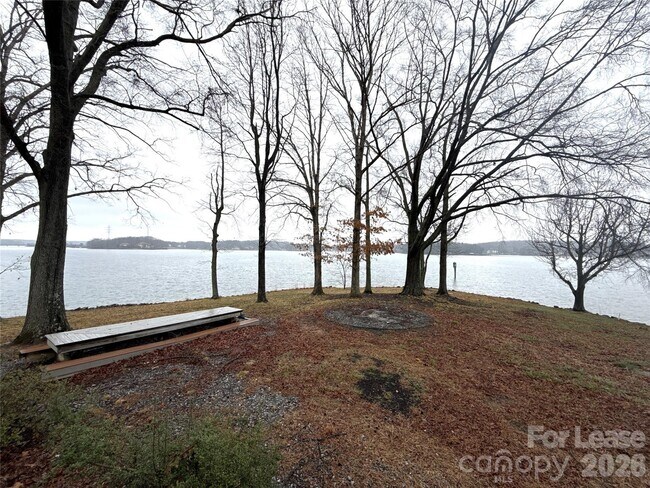 Building Photo - 3628 Brooks Ln