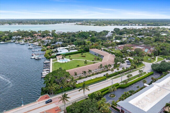 Building Photo - 478 Tequesta Dr