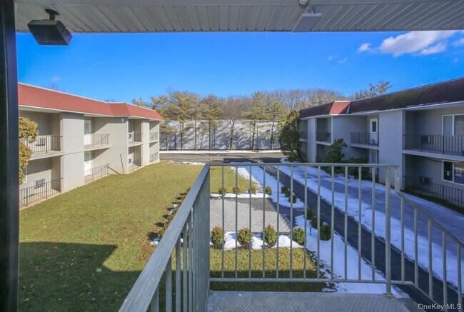 Building Photo - 30 US-9W