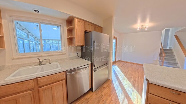 Building Photo - 1028 Skyline Dr