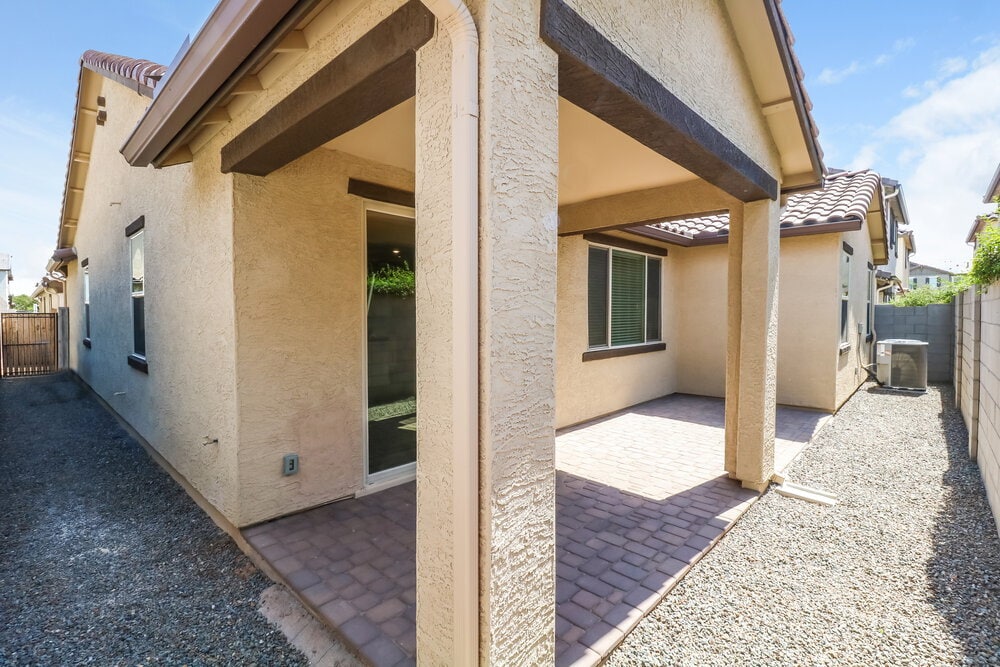 Building Photo - 16574 W Sierra St