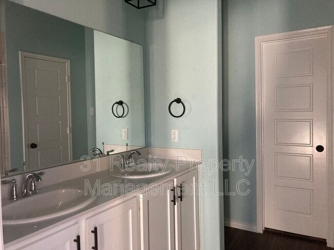 Building Photo - 107 Arborside Dr