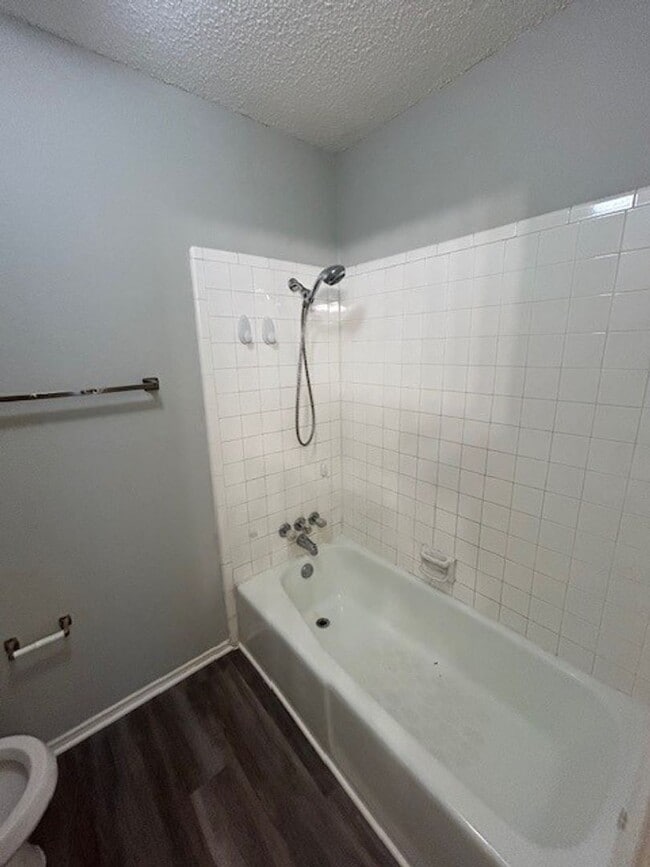 Building Photo - 346-348 Mill Creek Rd