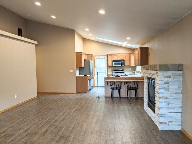 Building Photo - Centrally Located Three Bedroom Home