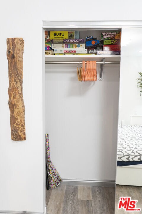 Building Photo - 348 1/2 Laveta Terrace