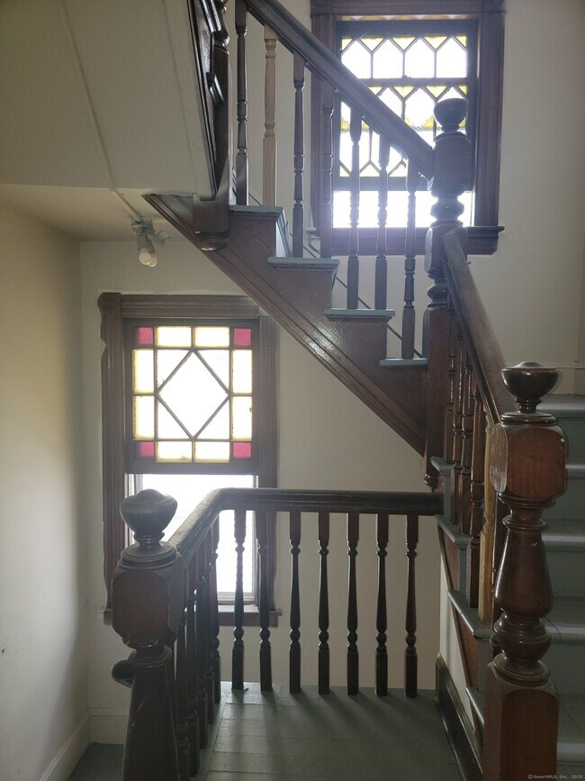 Building Photo - 237 Willow St