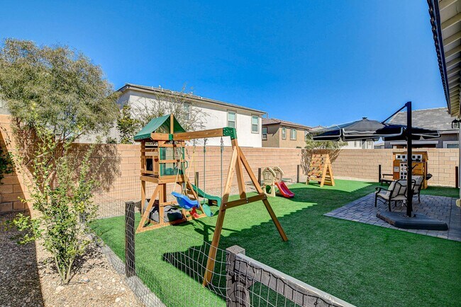 Building Photo - BEAUTIFUL 3 BED 2 BATH IN GATED MOUNTAINS ...