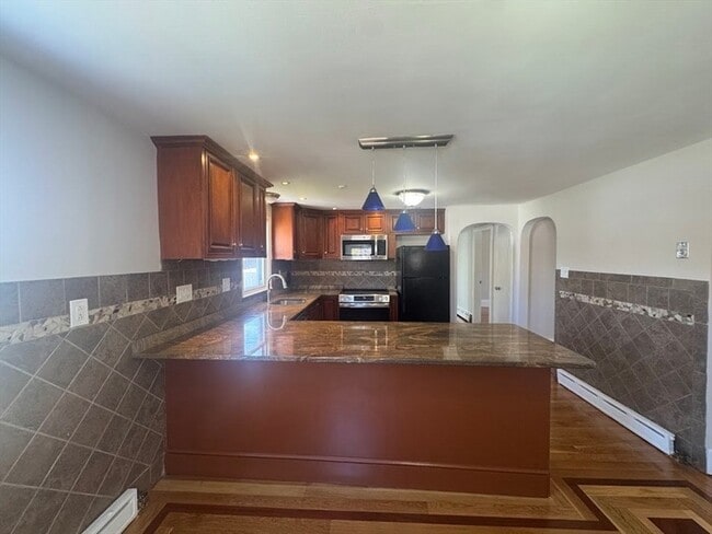 Building Photo - 34 Booth St