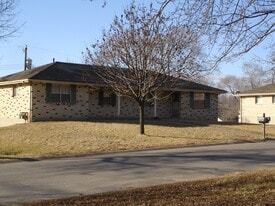 Building Photo - 7104 N Park Ave