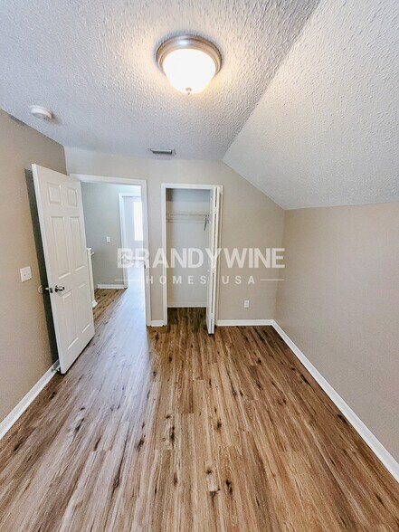 Building Photo - 323 Summer Sails Dr