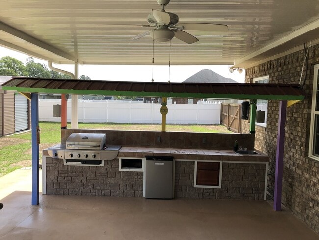 Building Photo - Spacious and Charming 3-Bedroom Home - Ludowici, GA