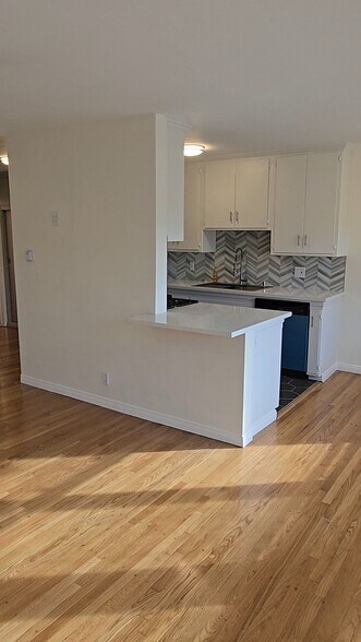 Building Photo - 2075 E Appleton St