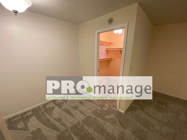 Building Photo - 3bd/2ba condo with gym and pool access