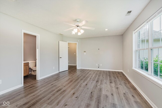 Building Photo - 9645 Claymore Dr