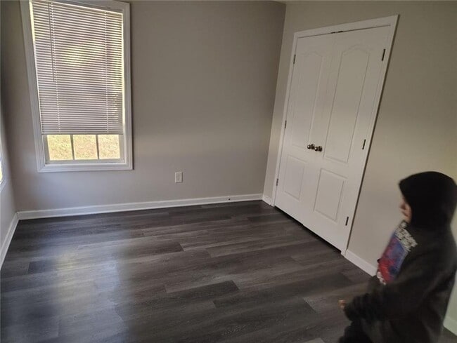 Building Photo - 85 Hollow Ct