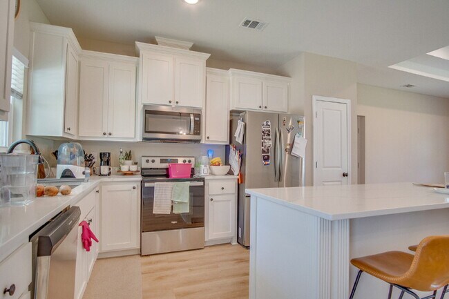 Building Photo - 2023 built modern open layout home on an acre lot in Milton just off Hwy 90