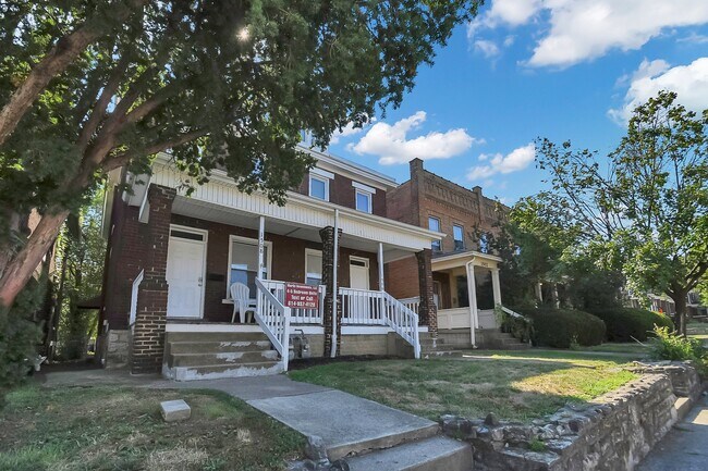 Building Photo - 1508 Summit St