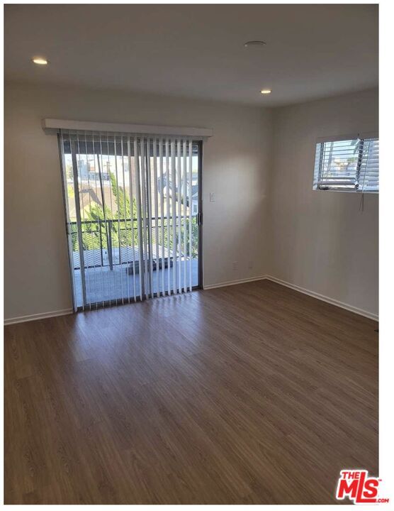 Building Photo - 435 S Palm Dr