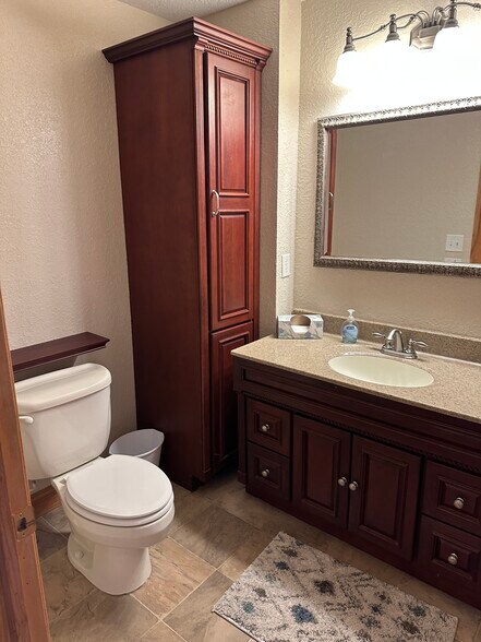 Building Photo - 419 E Grand Ave