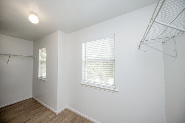 Building Photo - 20510 Raincrest Dr