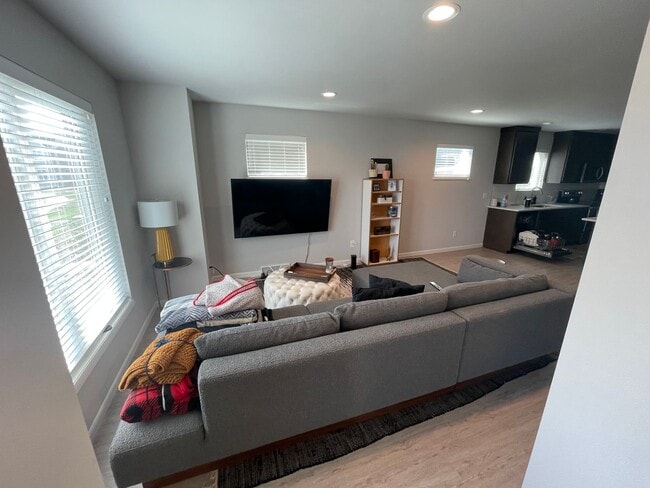 Building Photo - Newly built 2 bed / 2.5 bath townhouse in ...