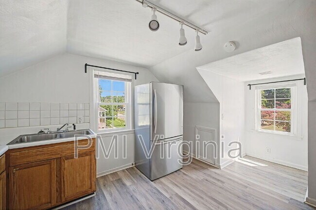 Building Photo - 3841 Chatham Cir
