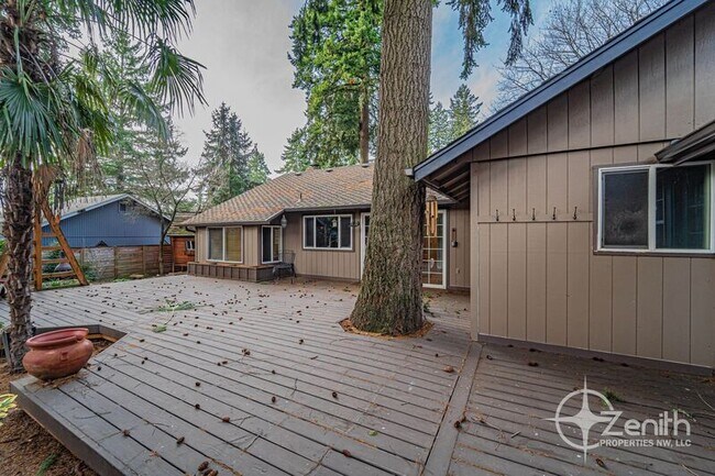 Building Photo - 1701 SE 123rd Ave