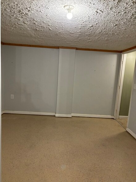 Building Photo - 2037 Burbridge Ln