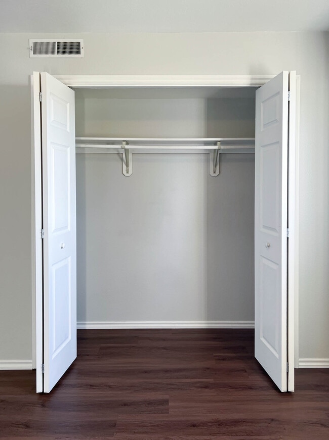 Building Photo - 10260 Jamestown Dr