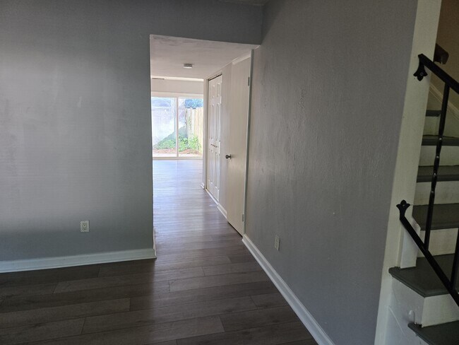 Building Photo - 606 Redkirk Ln